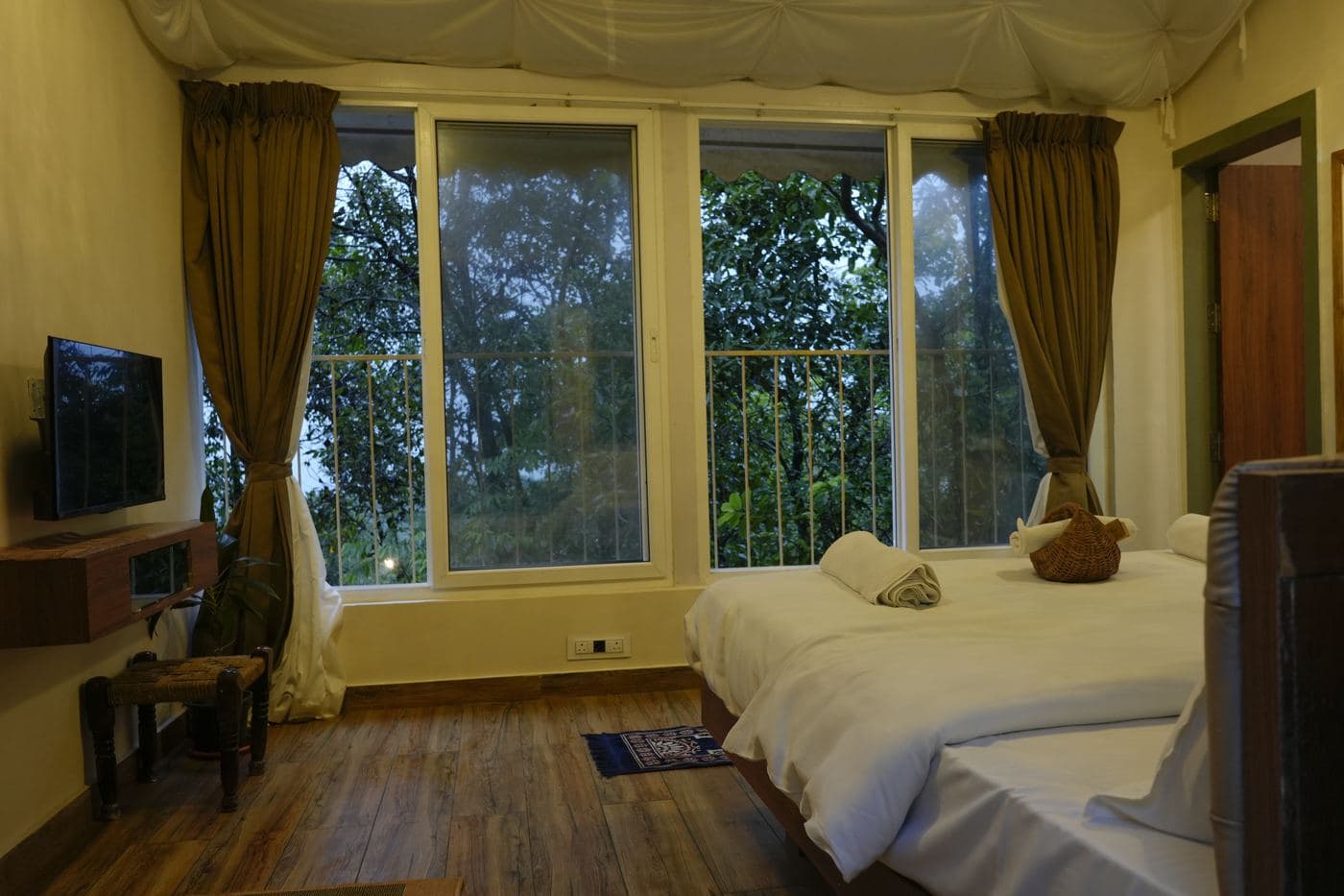 Shantivan Forest Room